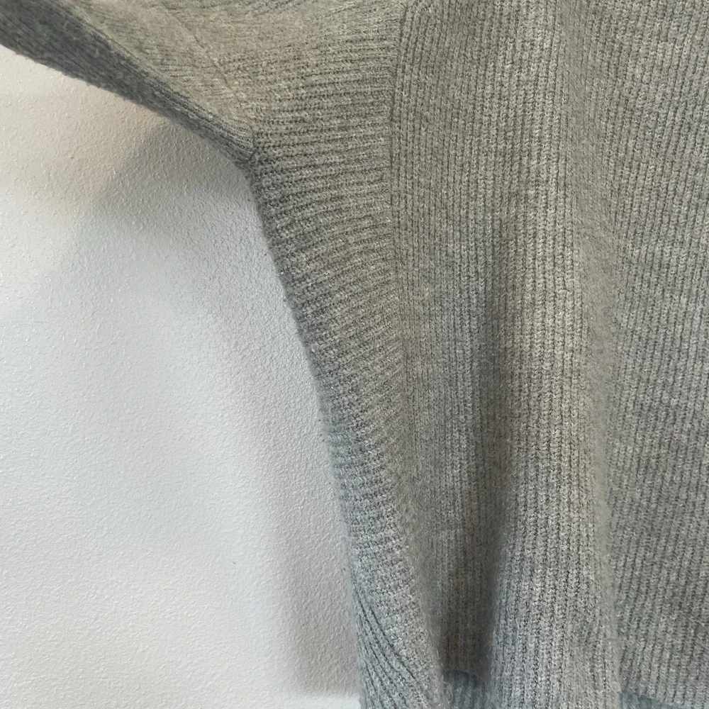For The Republic Gray Mock Neck Long Sleeve Sweater Women's‎ Size Medium